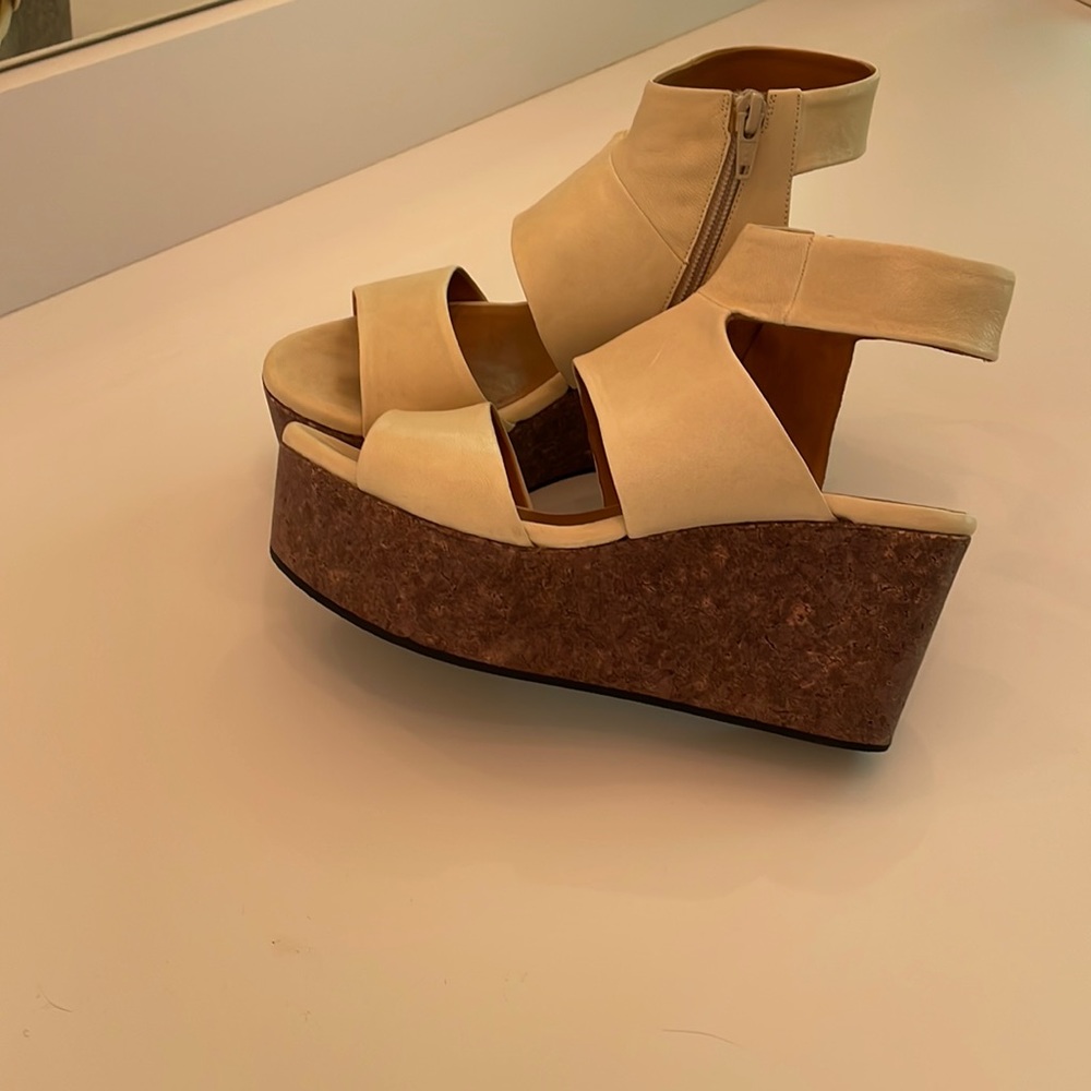 Coclico leather wedge